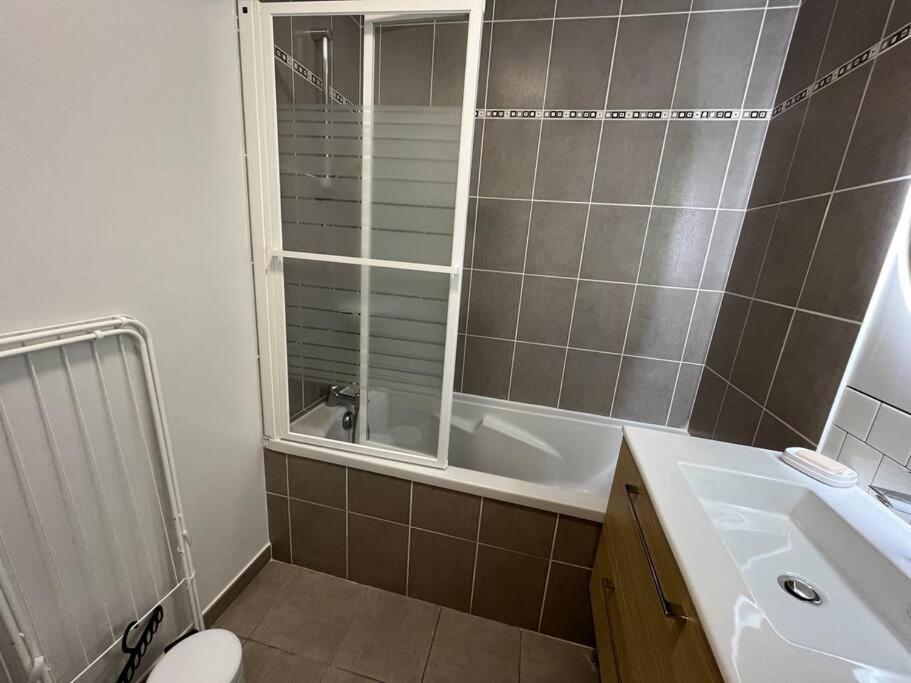 Ferienwohnung Dahlia, Appt Cosy Avec Parking Et Balcon Caen Exterior foto